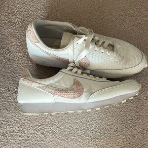Nike Daybreak women’s 9